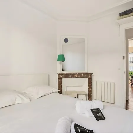 Apartman Charming 10 Min From Pere-lachaise Párizs